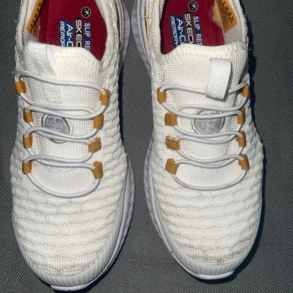 Share  Skechers Work Relaxed FIT: TILIDO ' CLAIRIT Lace Up Athletic W/Slip - Picture 3 of 16